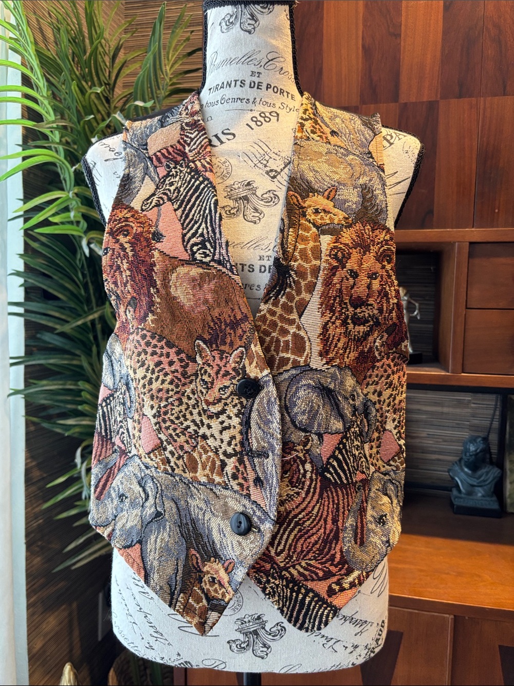 Vintage 80s Facets Lions Tiger zebra Tapestry Vest USA made jungle brocade M